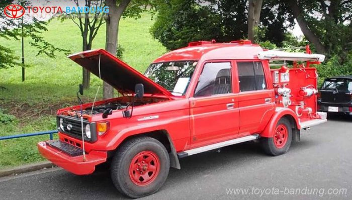 Toyota Land Cruiser di Sulap Jadi Mobil Damkar