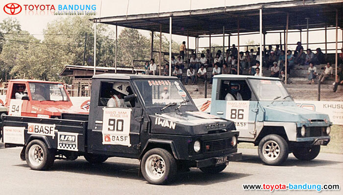 1st Generation 1977 – 1980 : Kijang Buaya