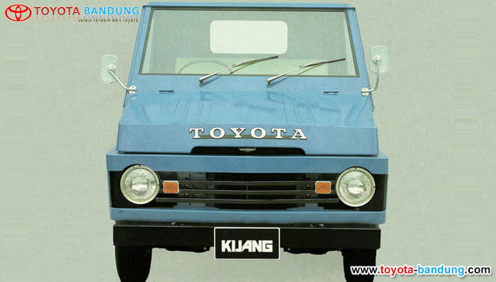 1st Generation 1977 – 1980 : Kijang Buaya