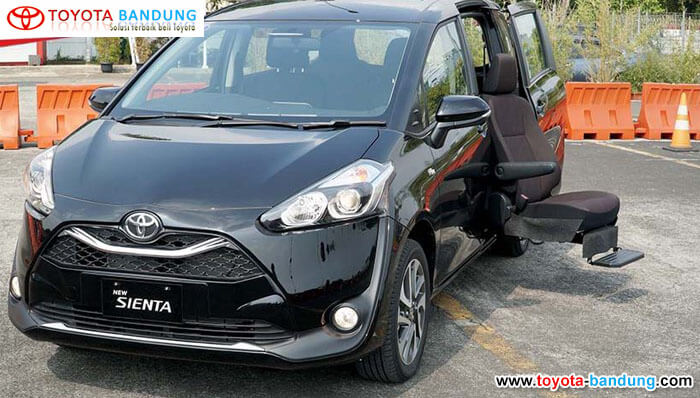 Toyota Sienta Kini Memakai Captain Seat